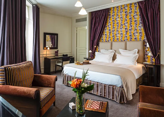 Hotel La Tremoille Paris